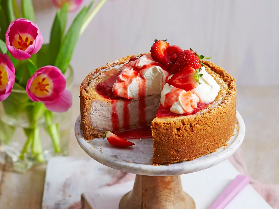 Baked strawberry cheesecake