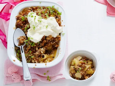 Apple and pear bun crumble
