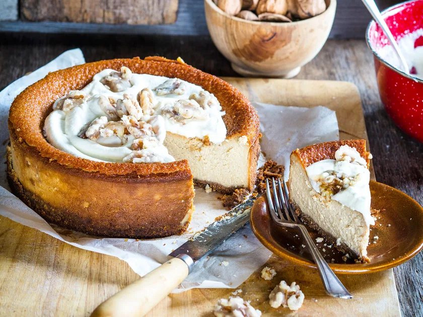 Coffee cheesecake with candied walnuts