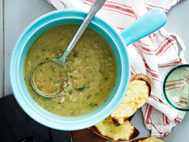 Courgette soup with cheesy croutons