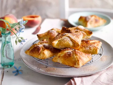 Peaches and cream pastry pockets