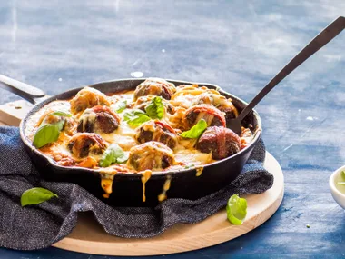 Bacon bombe mozzarella meatballs