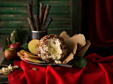 Bacon ranch cheese ball with crackers