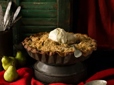 Pear and nut crumb cowboy pie
