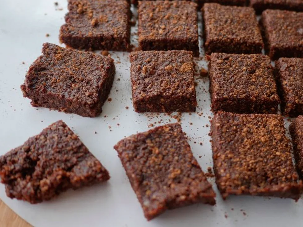 4 ingredient raw chocolate brownies