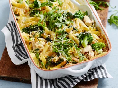 Creamy broccoli, garlic and tuna pasta bake with rocket