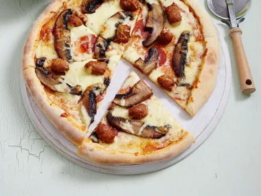 Italian sausage and pepperoni pizza with rocket salad