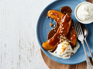 Toffee rum warm banana splits
