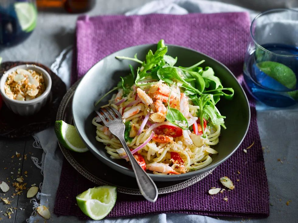 Crab spaghetti with garlic and almond crumbs