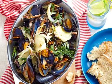 One-pot mussels with bacon, cider and cream