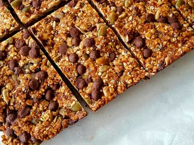 Seedy choc chip muesli bars
