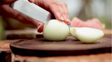 5 tips for cutting onions without crying