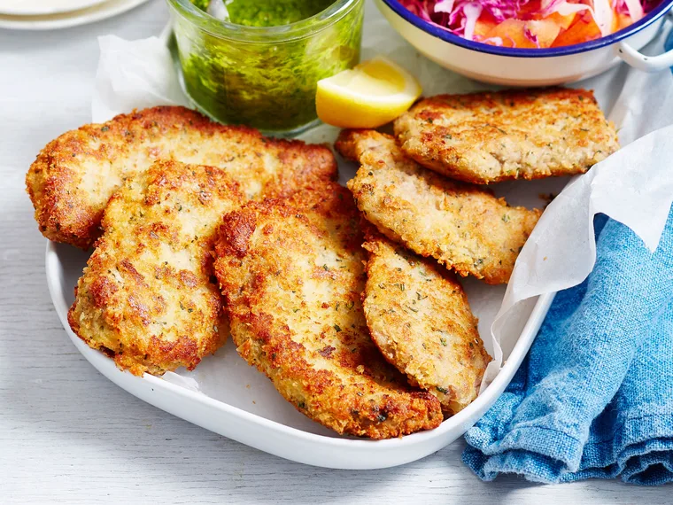 Veal scallopini with salsa serde