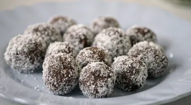 How to make chocolate bliss balls with Natalie Brady