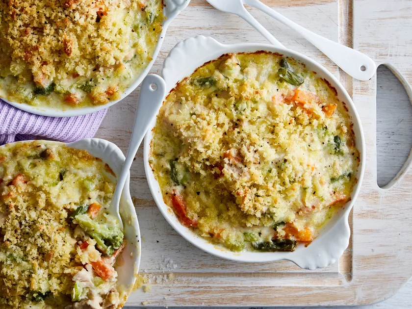 Tuna and vegetable mornay with super cheesy sauce