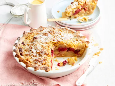 Winter fruit crumble pie