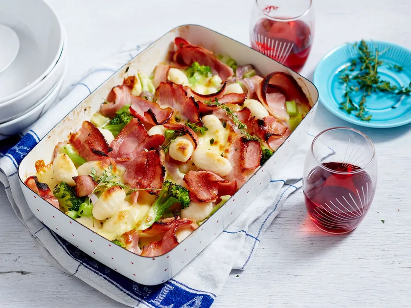 Cheesy gnocchi bake with bacon and broccoli