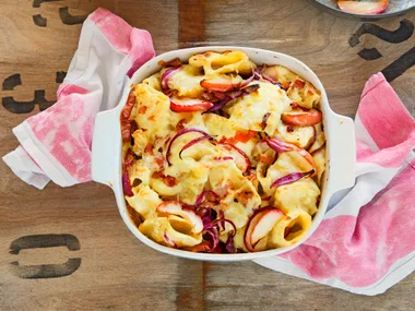 Alpine macaroni with roasted apples