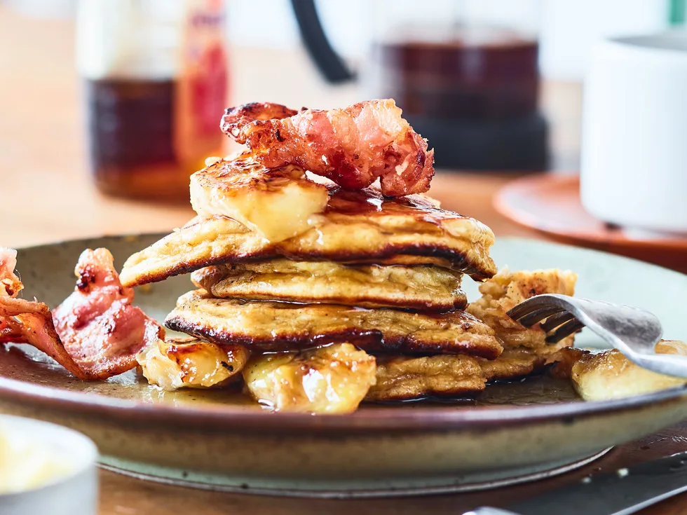 Magical banana pancakes with bacon