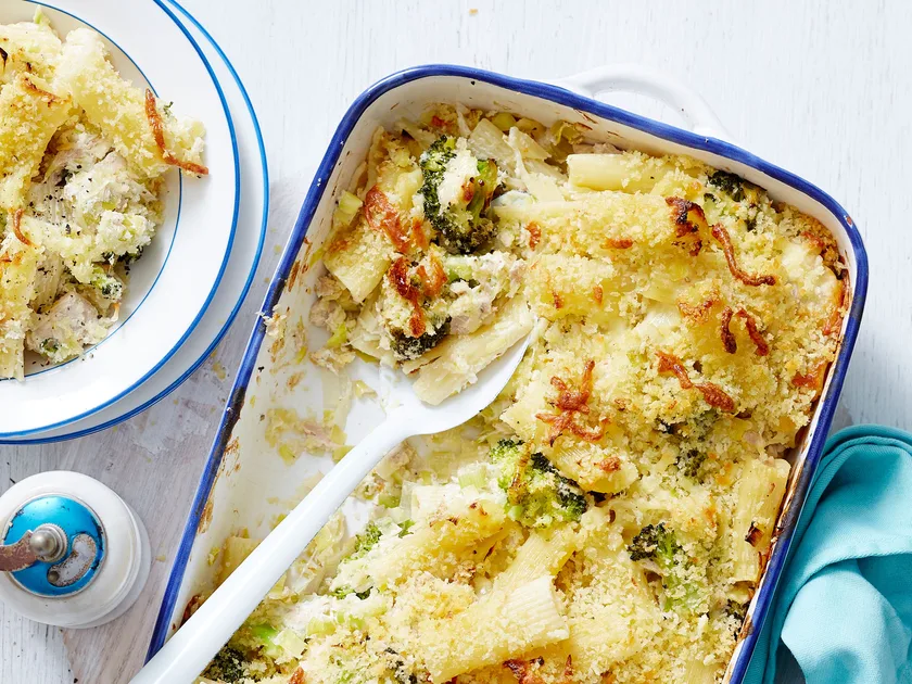 Tuna pasta bake with leek and broccoli