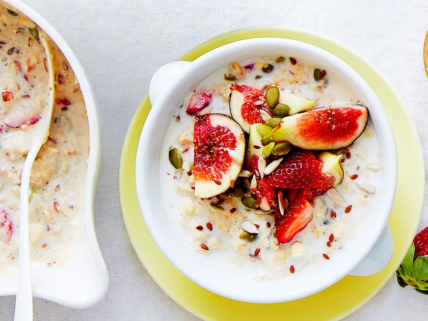 Overnight oats with strawberries, figs and super seeds