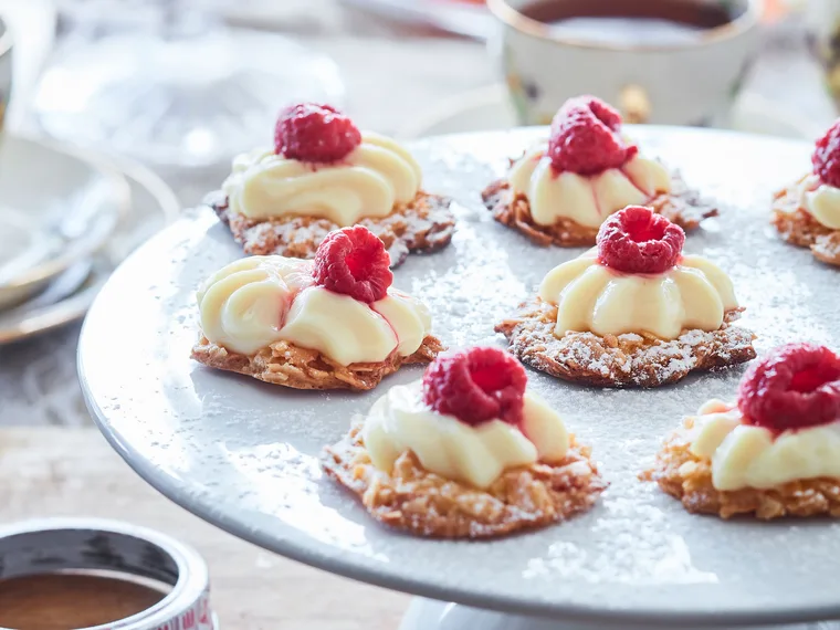 Raspberry and custard coconut crisps