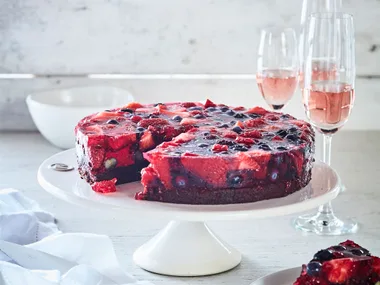 Moscato berry brownie cake