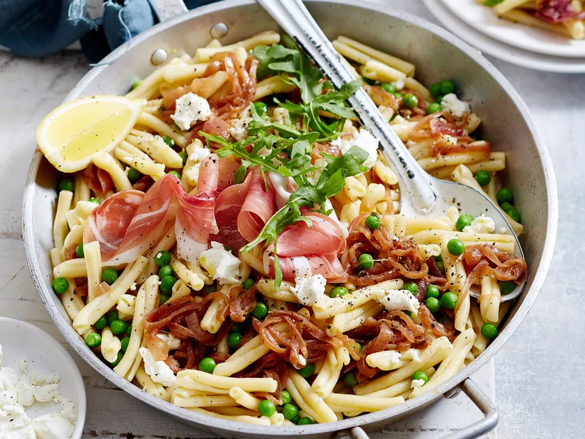 Caramelised red onion pasta with prosciutto and rocket