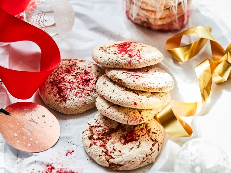 Chewy cacao meringues