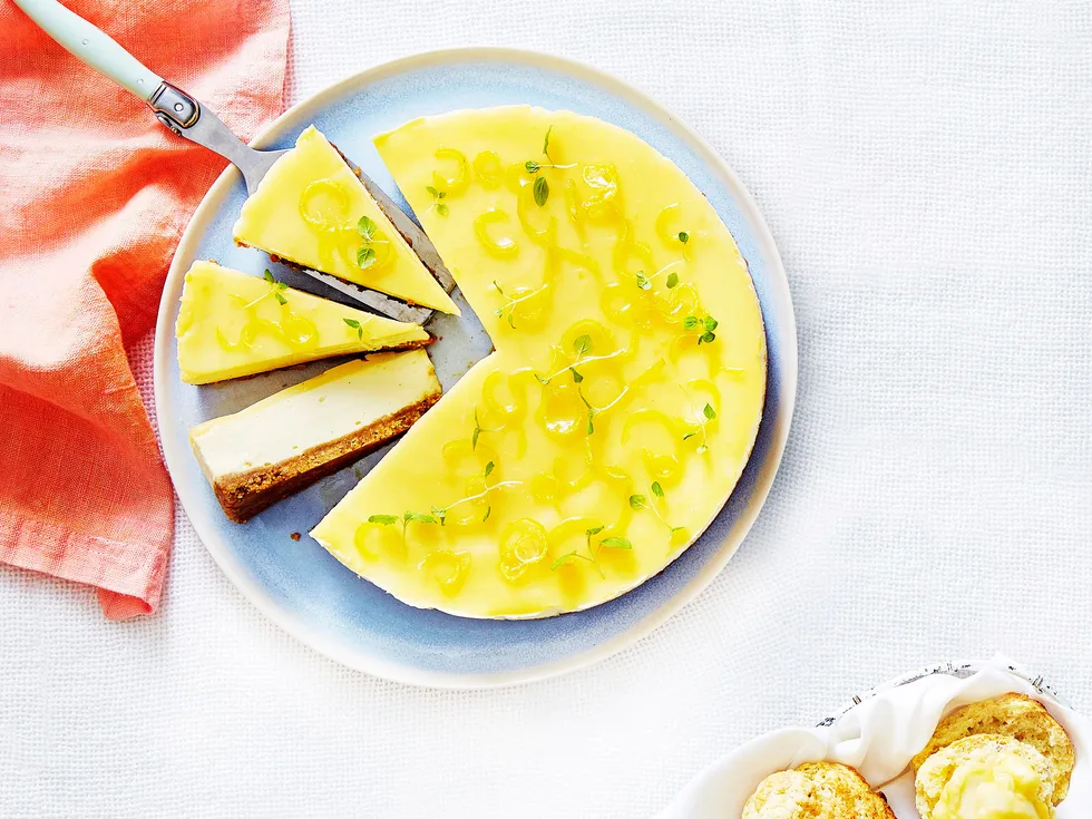 Ginger and lemon curd cheesecake
