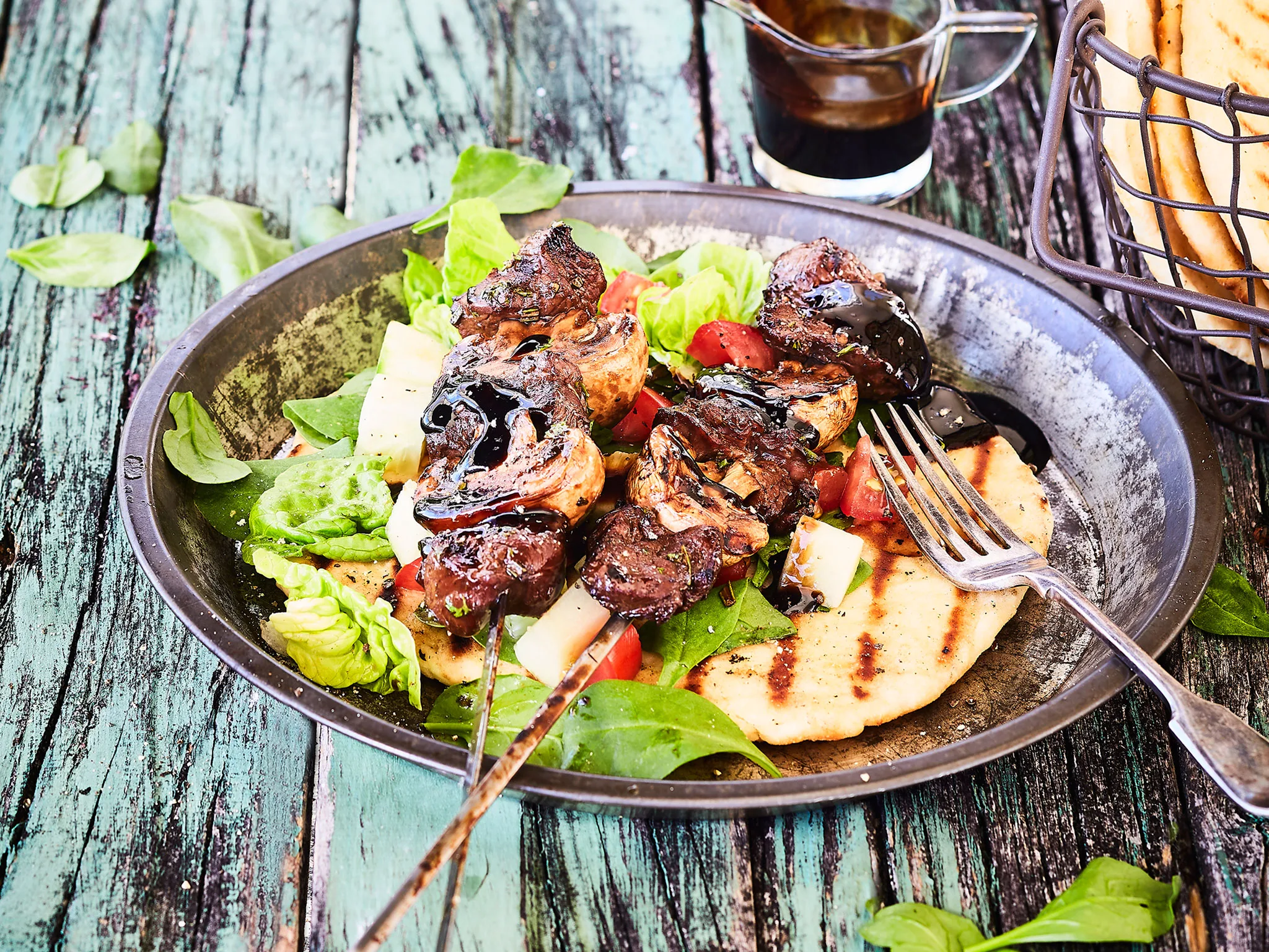 Balsamic beef skewers with flatbread