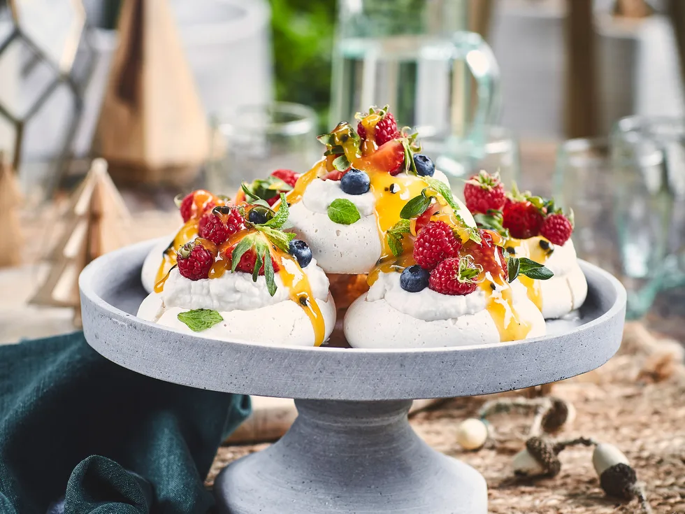 Magic mini vegan pavlovas (dairy-free and gluten-free)