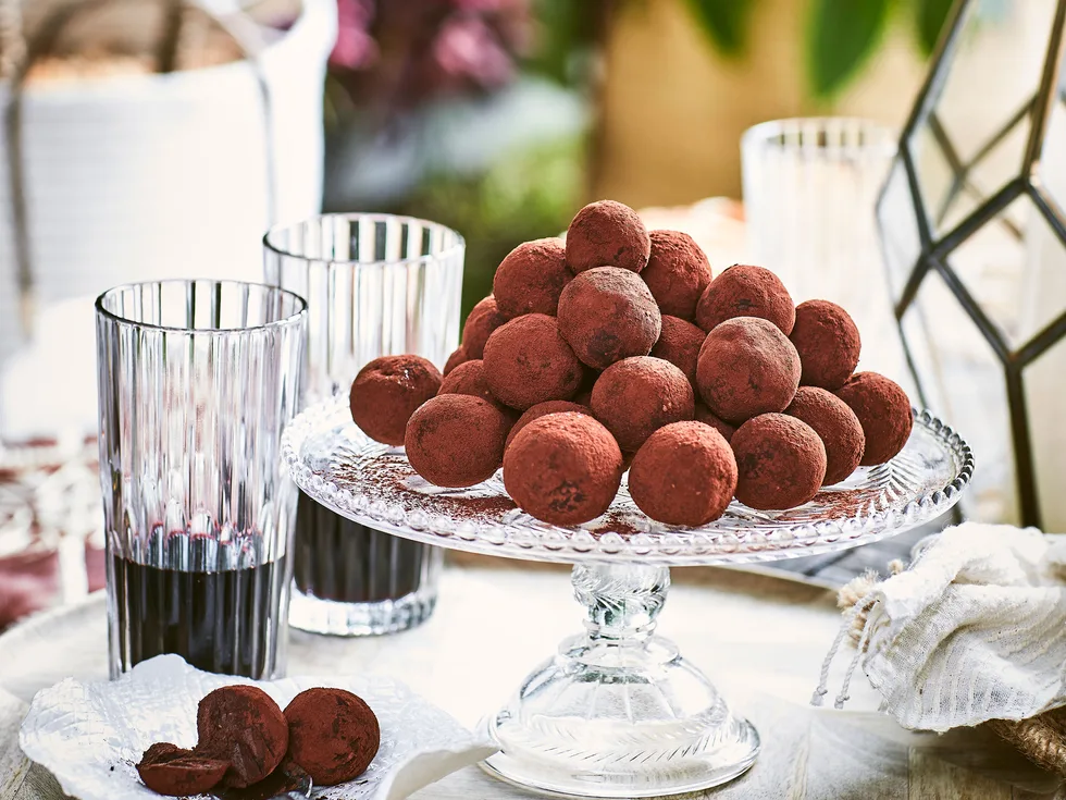 Dark chocolate and avocado truffles