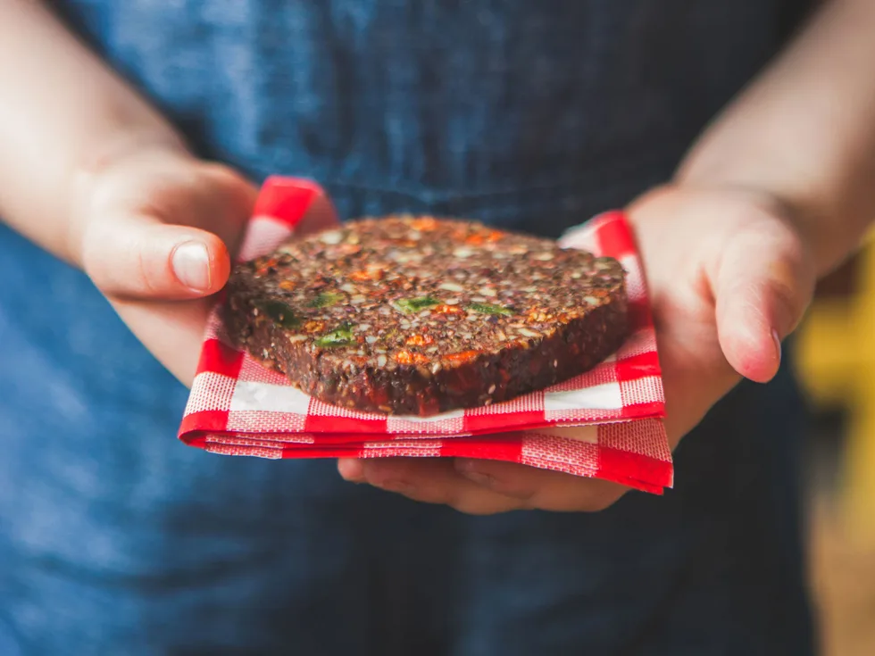 No-bake chocolate, mint and kiwifruit log (gluten-free and dairy-free)