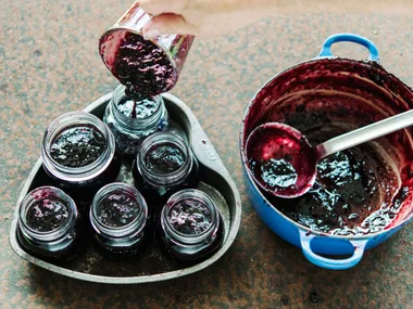Simple blackberry and apple jam