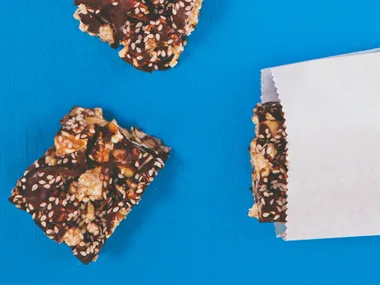 Popcorn, honey and nut slice