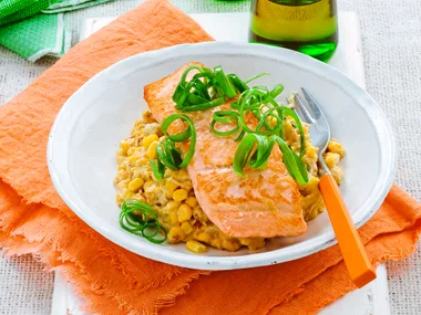 Grilled salmon fillets with cheesy creamed corn