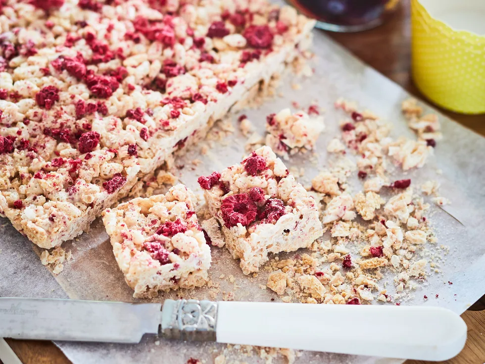 Raspberry and white chocolate rice bubble crackle slice