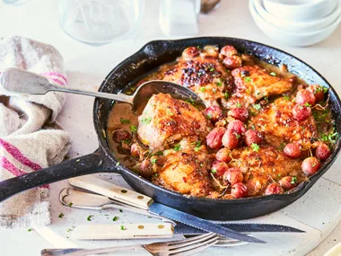 Braised chicken with grapes