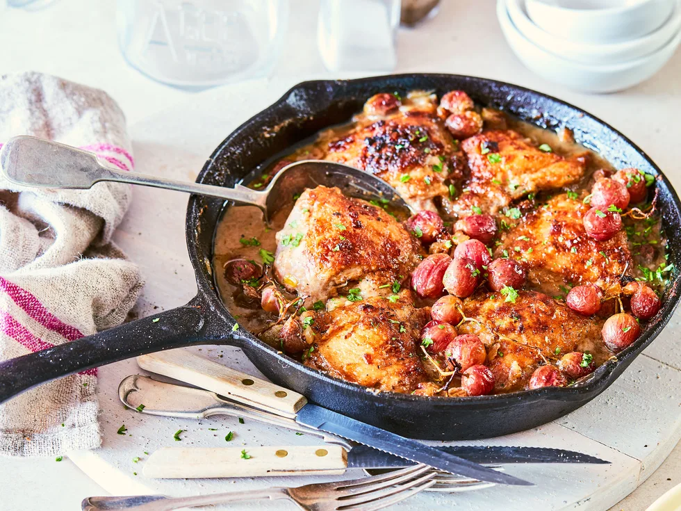 Braised chicken with grapes