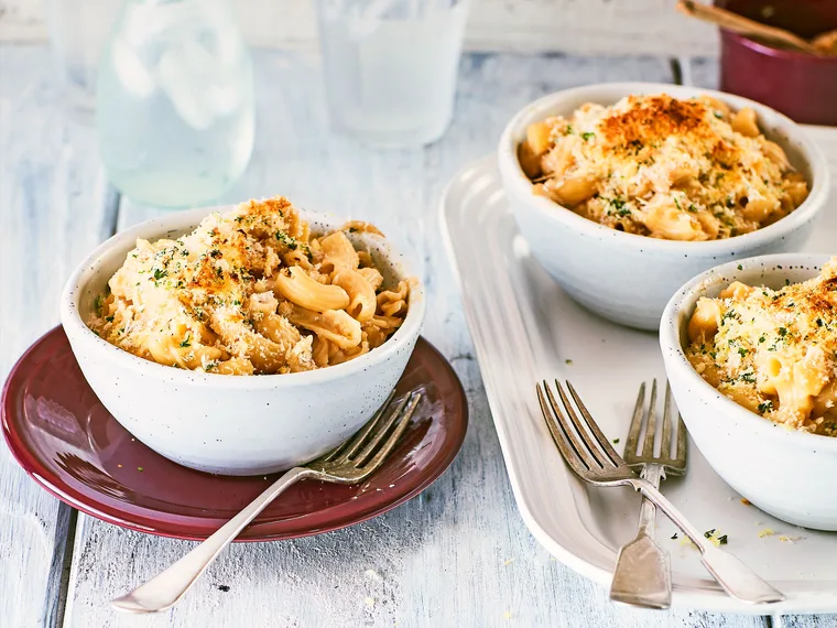 French onion soup macaroni cheese bake