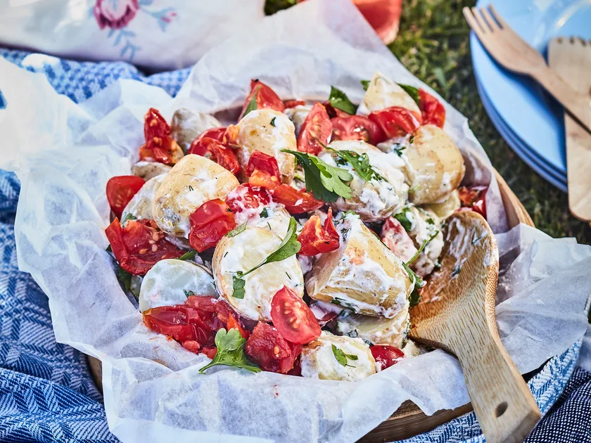 Potato salad with sundried tomatoes and dill dressing
