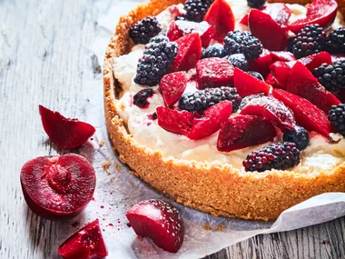 No-bake plum, berry and goat’s cheese cream pie