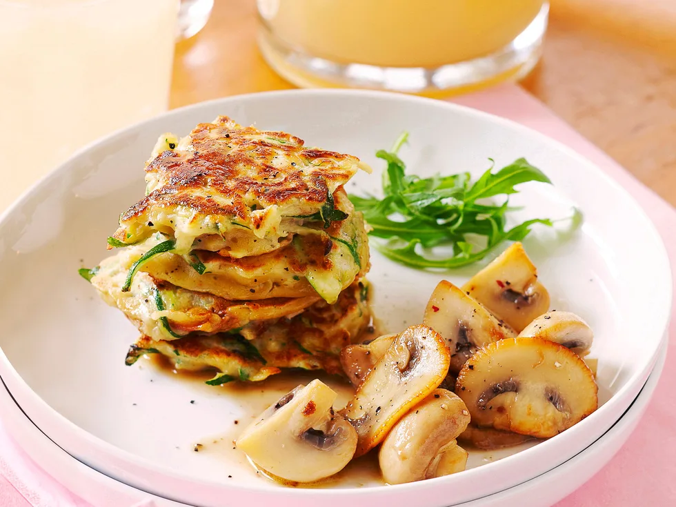 Sun-dried tomato and courgette fritters with mushroom