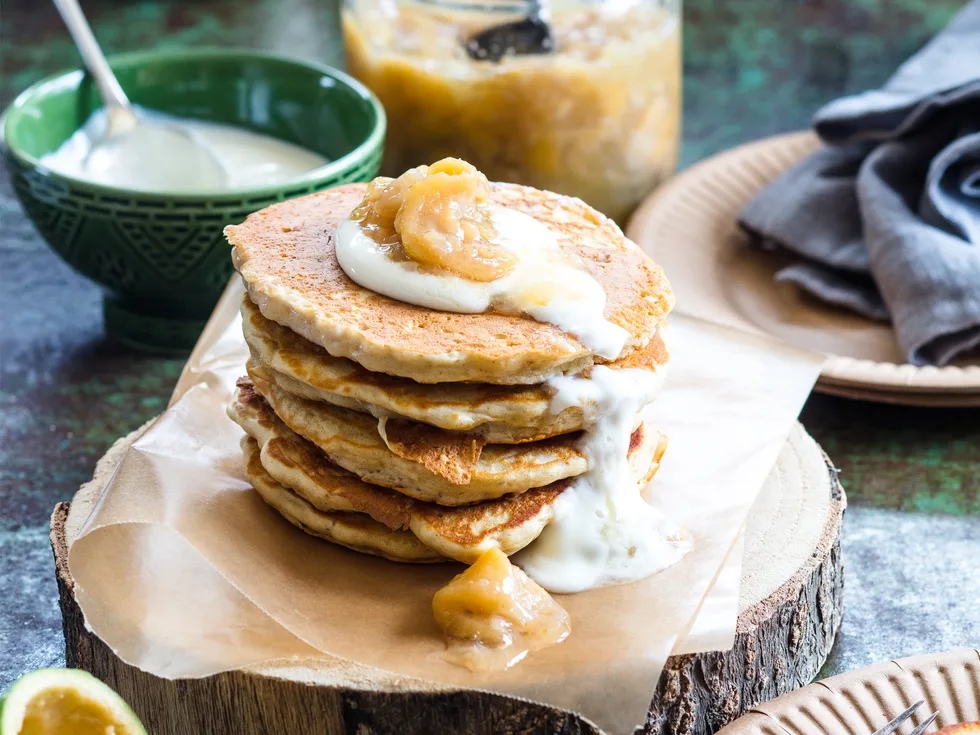 Oat hotcakes with feijoa and apple sauce