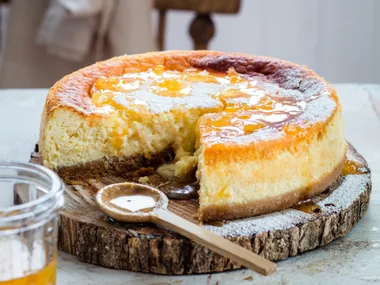 Baked lemon and ricotta cheesecake with marmalade syrup