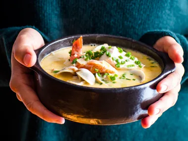 Simple creamy seafood chowder soup