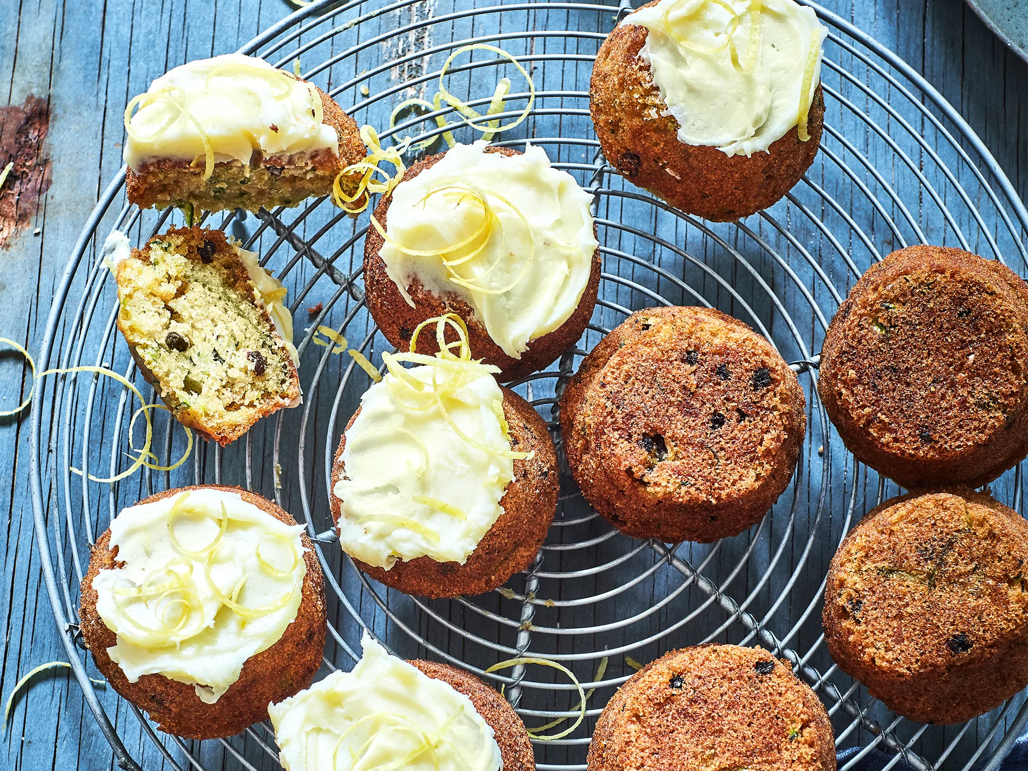 Little courgette and currant cakes with cream cheese icing
