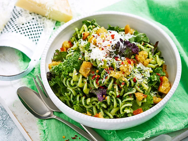 Gluten-free pasta with chilli, lemon and kale pesto