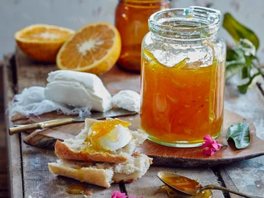 Grapefruit marmalade with cardamom, turmeric and ginger